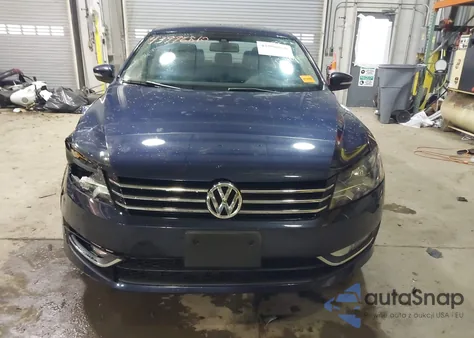 2015 Volkswagen Passat 1.8T Se z USA, uszkodzony, nr VIN 1VWBS7A32FC044722
